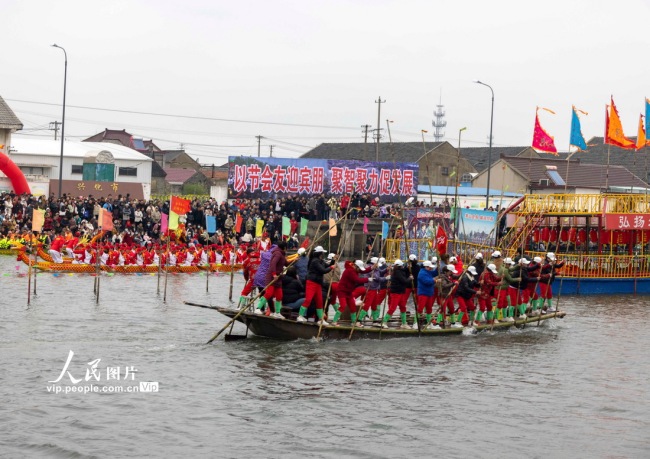 江苏兴化：茅山会船百舸争流