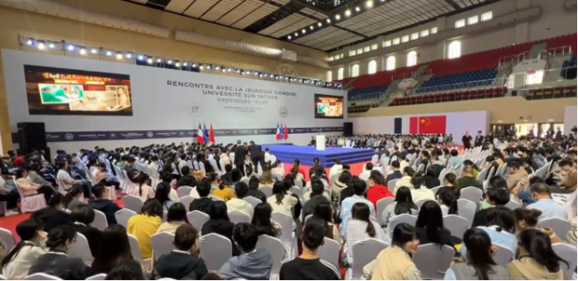 中大学子关注马克龙中山大学之行，马克龙将与学生近距离交流，中大学子热烈相迎