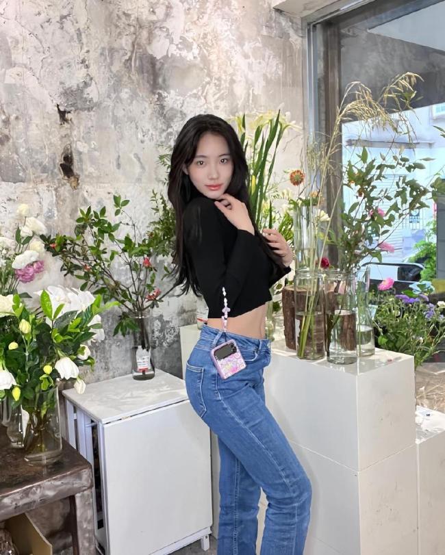小S二女儿近照成熟性感 仿佛是照着林志玲的模子刻出来的  