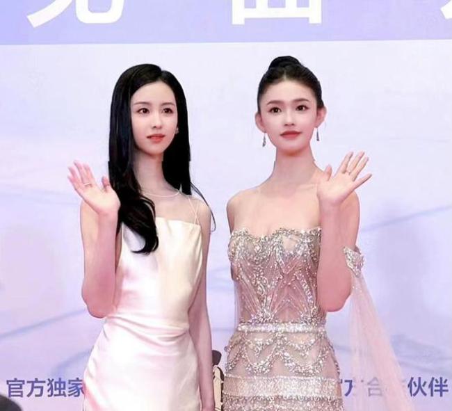 慢镜头成红毯“新玩法”周冬雨红毯慢镜头被群嘲 网友：尴尬的我抠脚指头！