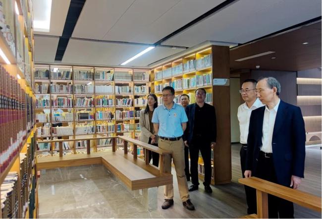 龙宇翔到深圳报业集团和华巨臣集团考察调研