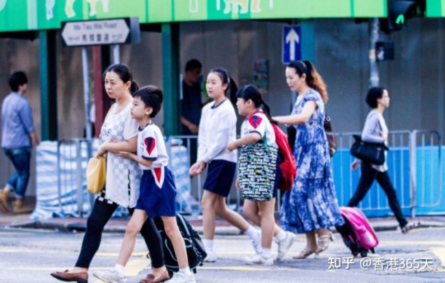 香港生育率全球最低，在香港生仔要够胆儿？