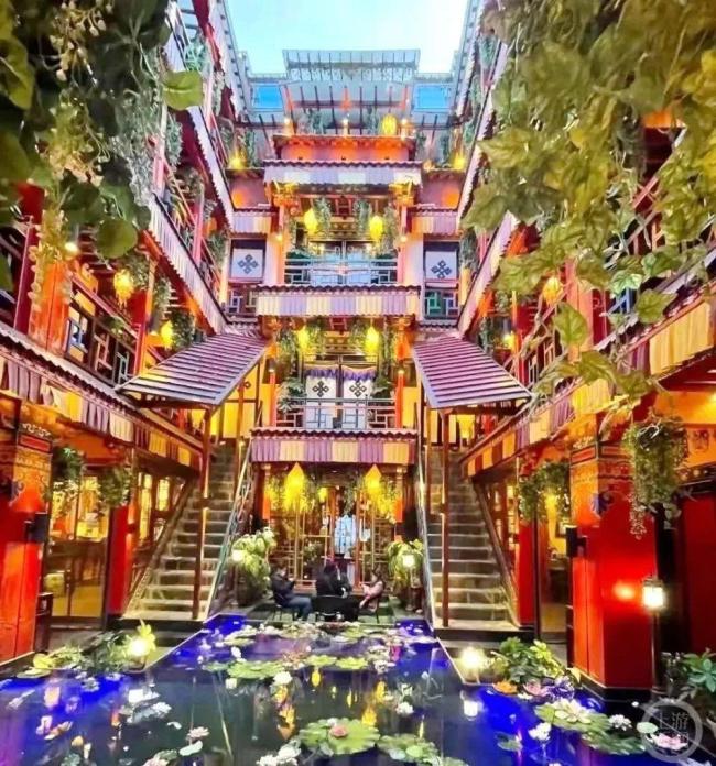 酒店床底藏尸发帖人发声：当时闻到臭味 以为脚臭