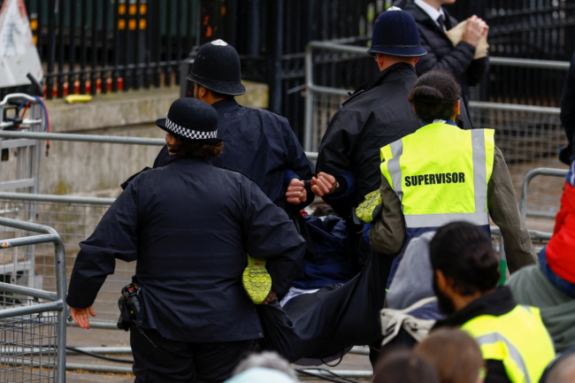 查尔斯三世加冕花费2.5亿英镑引争议 英国52名抗议者被逮捕