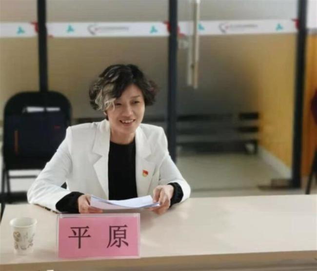 A市党代表、龙岗区人民政府副区长平原同志到坂田街道五和社区开展“党代表进社区”活动.jpg