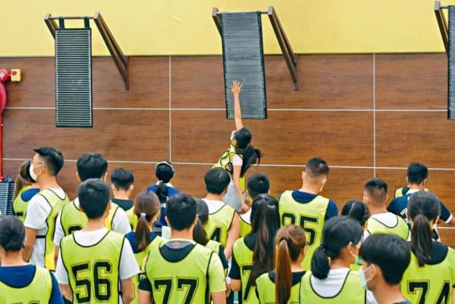 香港警队报名人数激增，报名者希望圆自己“警察梦”