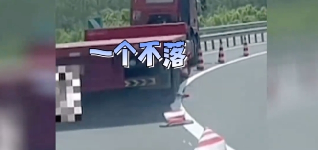 司机一路压倒“雪糕筒”，压不完，根本压不完！