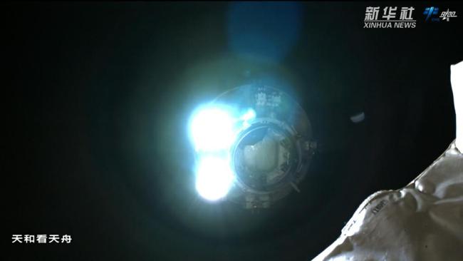 中国空间站动态丨看航天员查收了“宇宙快递”