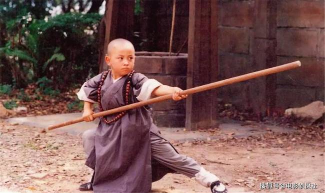 不要再为释小龙惋惜了，因为他正在娱乐圈另一个圈子风生水起