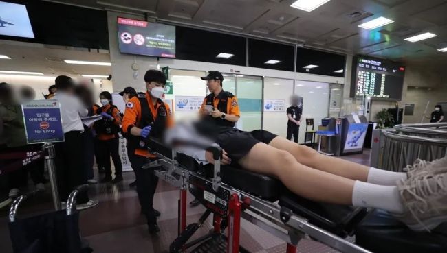 韩亚航空一客机舱门在空中打开，造成6名乘客呼吸困难