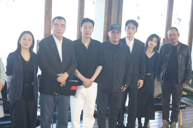 陈凯歌评价朱一龙：《志愿军：雄兵出击》角色亦庄亦谐，演得好