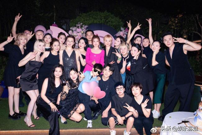 陈晓带孩子为陈妍希庆生,现场浪漫如婚礼,杨丞琳甜喊"宝贝"送祝福