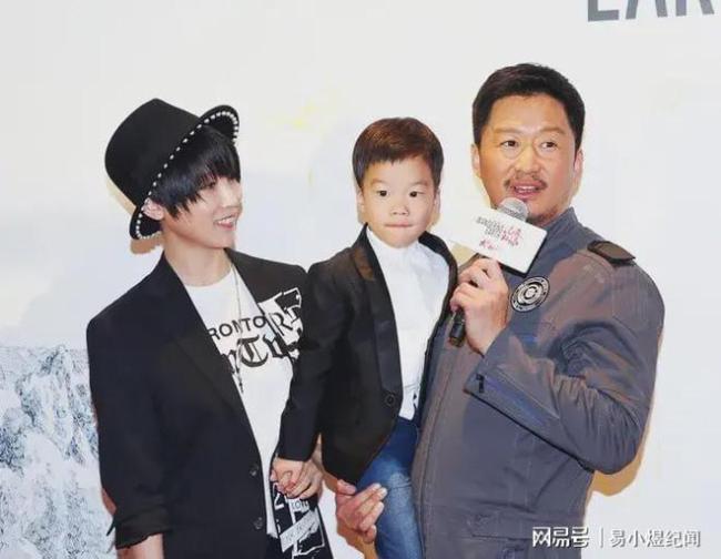 吴所谓得知吴京去开家长会的反应：零食送上留纸条求放过