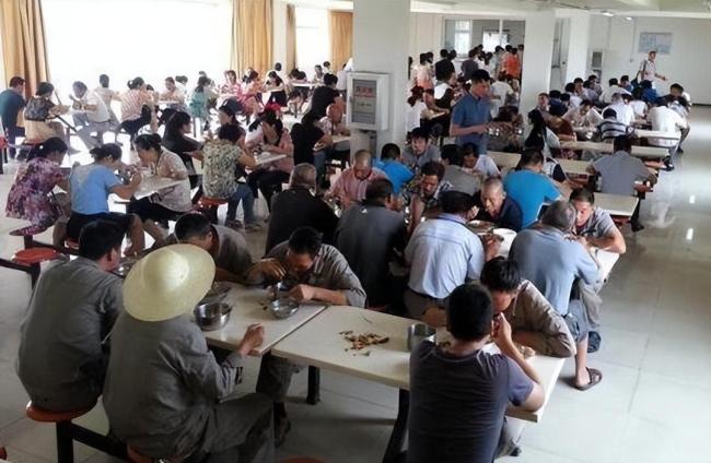 民工搭伙做饭被罚15万案 工友该怎么维护合法权益?