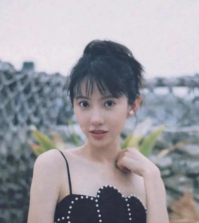 网传白宇刘萌萌已订婚 狗仔爆料两人拥吻照片作为证据