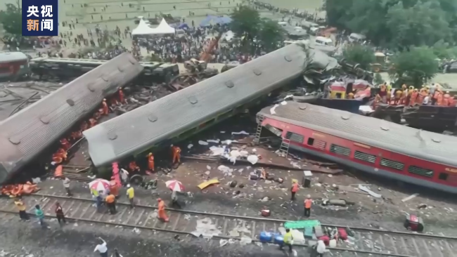 印度列车相撞事故救援基本结束 或由信号错误导致