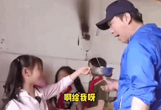 黄渤回应贫困女孩争议：对孩子的家庭存在误解