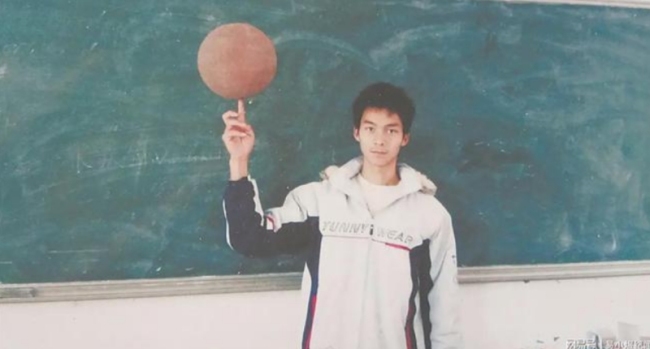 高考钉子户唐尚珺现状：35岁男子为考清华复读14年