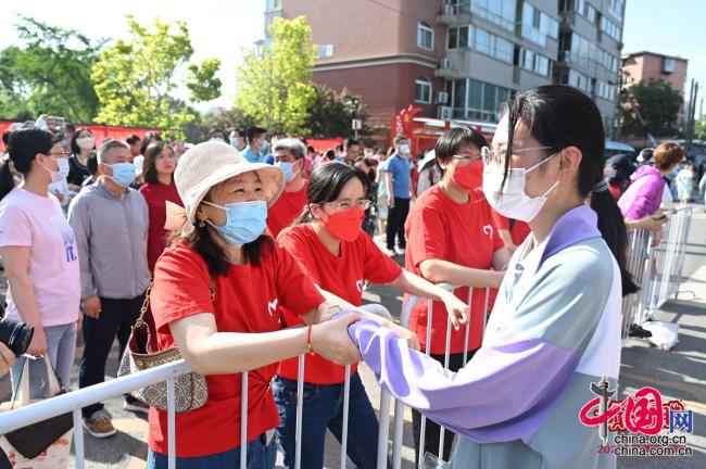 2023高考开考 考生忘带准考证 “铁骑队”10分钟飞速送达