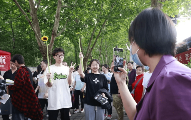 河南一考生因迟到未能进入考场 尴尬但不值得惋惜