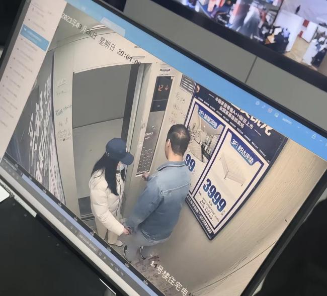 女子曝公务员丈夫出轨，当事人回应电梯内搂抱女同事是在安慰同事，自己未出轨