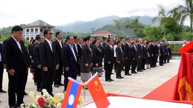 中国援老烈士陵园开园移交仪式在老挝乌多姆赛省举行