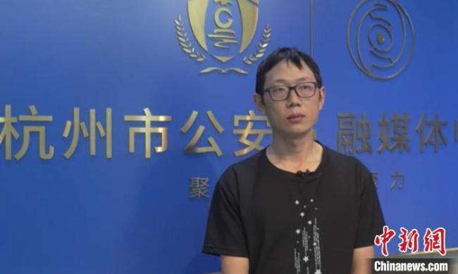 外卖员送餐途中跳桥救人 当谈及跳江救人的事：会后怕，但不后悔！