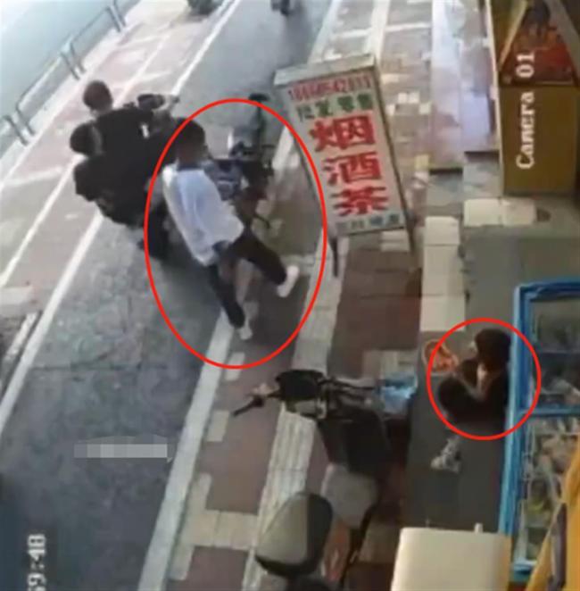 网传男子街边遗弃女儿不实：父亲因家庭矛盾一时冲动丢下 已将女童接回