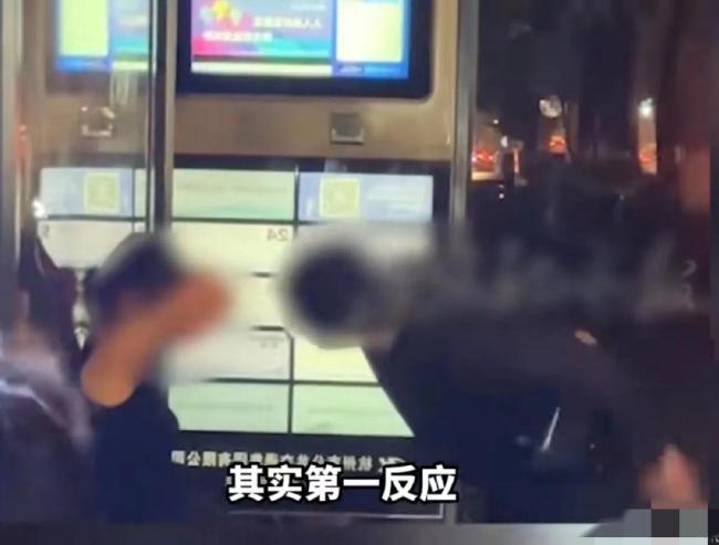 警方谈男子深夜殴打女子：已经处理