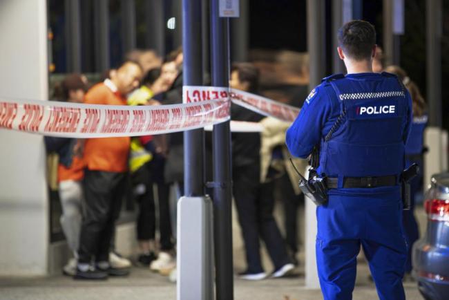 新西兰一男子持斧闯入三家中餐馆“随机袭击” 致4人受伤