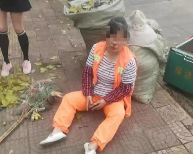 女环卫工偷1斤枇杷被拘4天 警方回应：处罚依法合情