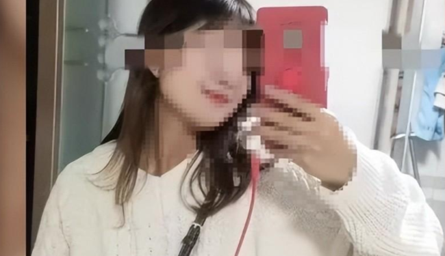一公务员被曝出轨女同事：聊天记录露骨