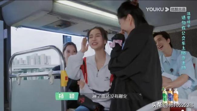 杨颖演戏自称杨幂 和金靖即兴表演被调侃有头皮屑
