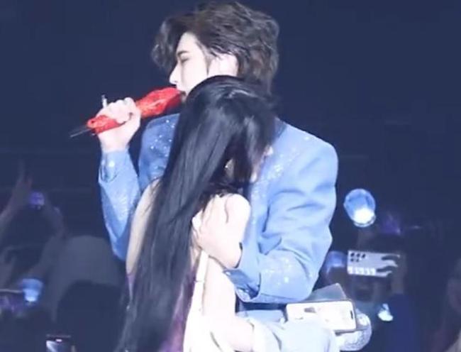 曝蔡徐坤方紧急招聘法务 被曝一夜情致女方怀孕还要求打胎