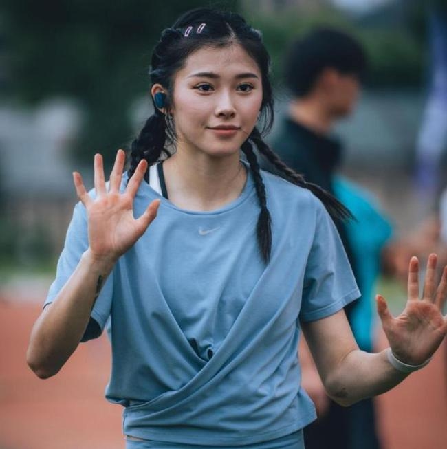 中国田径再出女神冠军 又美又飒视刘翔为心中偶像