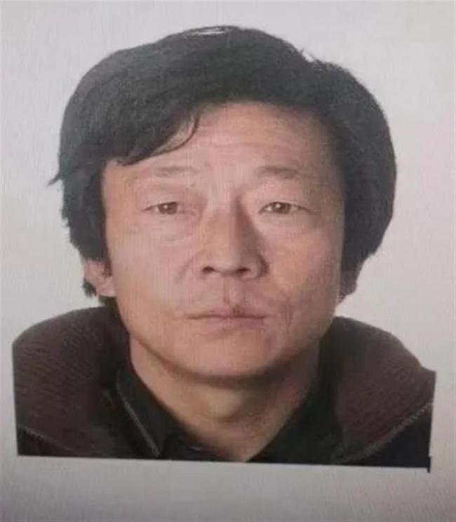 嫌犯杀人潜逃时出车祸，丢下遗体和汽车逃跑，警方悬赏