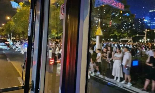 张杰合肥演唱会落幕 网友：900万人口的合肥，仿佛有800万人都去看演唱会了