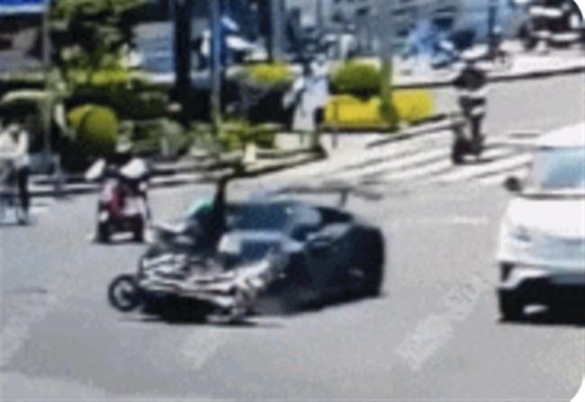 男子骑电瓶车被跑车撞飞，交警判定男子全责赔偿数十万元