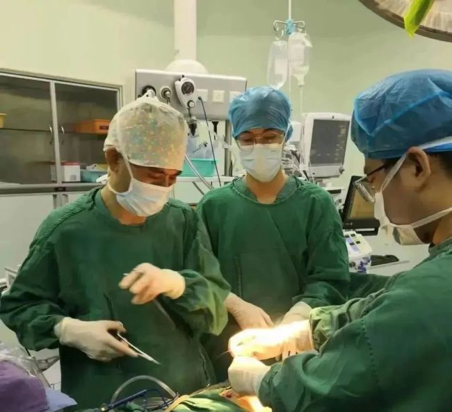 小伙便秘自行灌肠致休克：腹腔大量脓液积聚，全胃肠道水肿严重