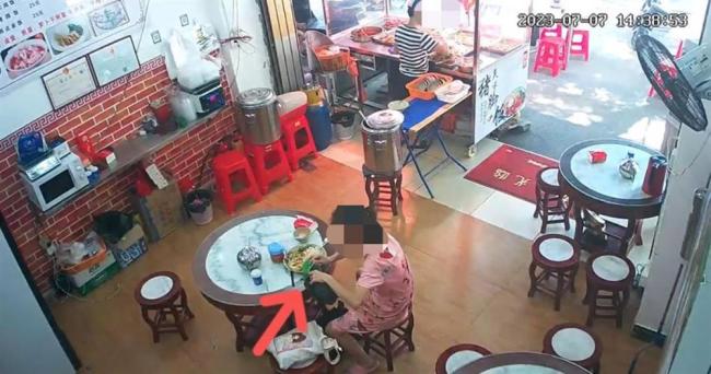 广州一餐馆汤锅遭放入不明液体，警方介入