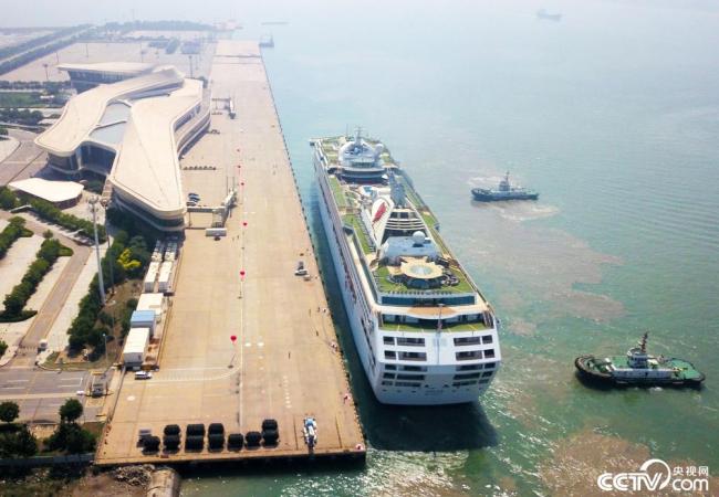 天津口岸迎三年来首艘国际邮轮