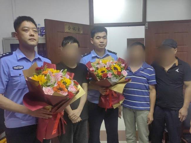 大学毕业被成绩困扰 男子流浪十年与家人团聚