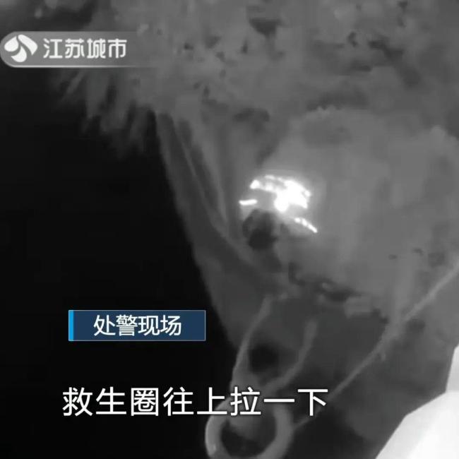男子为哄女友假跳河却真坠河 网友:演员都没你这勇气