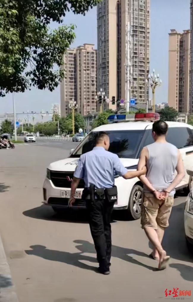 儿子儿媳吵架爷爷扔孙子 警方：已批评教育 网友评论：多狠心会扔亲孙子