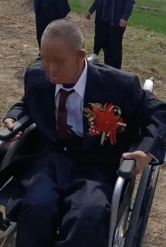 揭秘华北农村“一日婚：光棍入祖坟雇人成亲 职业新娘日赚数千元