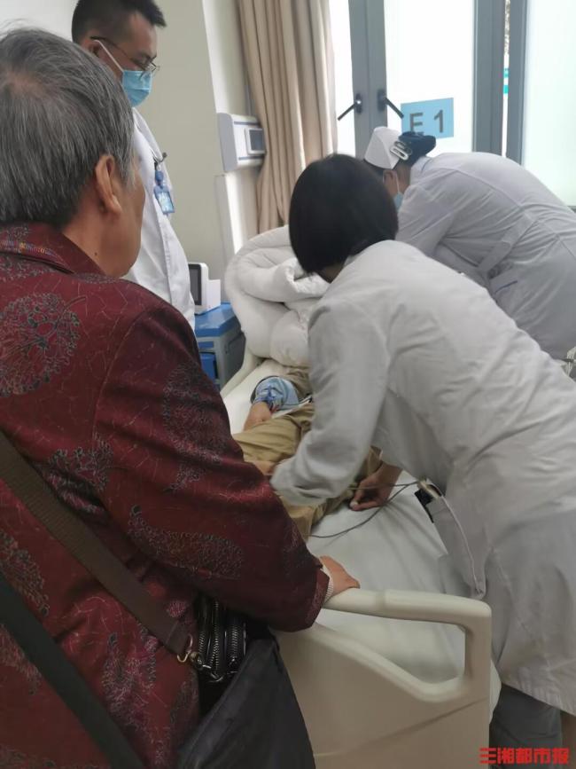 A67773航班昆明紧急备降 生死时速为旅客就医争取了宝贵的时间