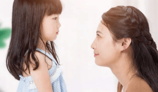 孩子疑被幼师当摆拍工具，不配合拍好好吃饭视频被打
