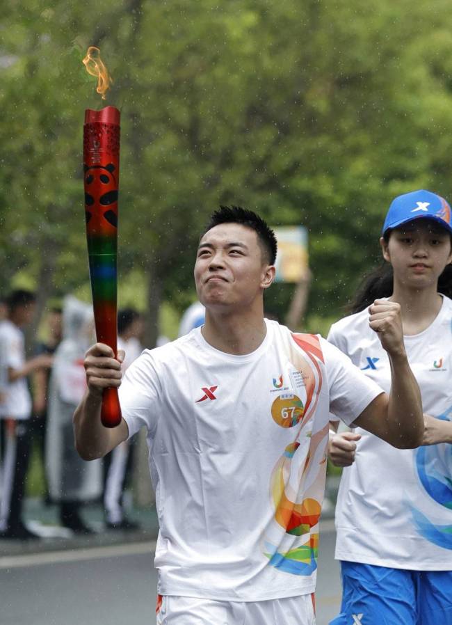 成都第31届世界大学生夏季运动会火炬传递圆满成功