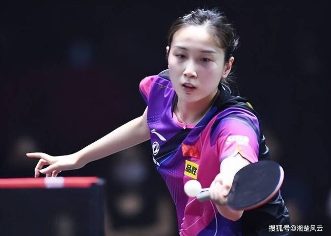 伊拉克女旗手绝美侧颜冲上热搜！颜值出众网友惊呼“美炸了”