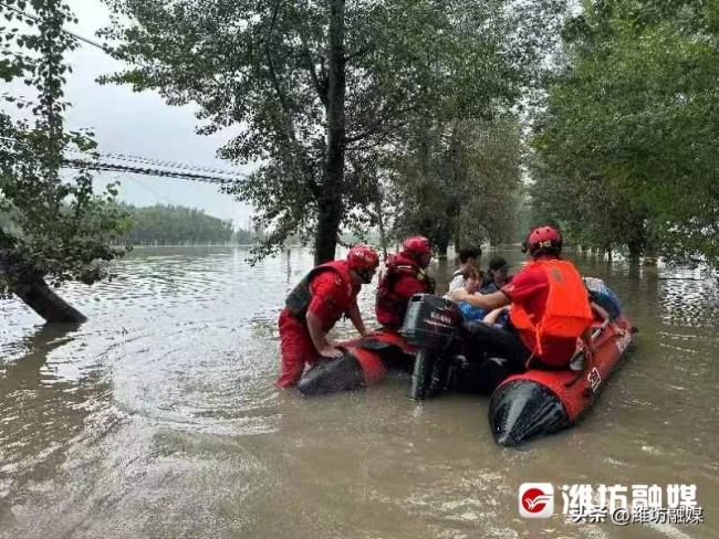 潍坊一救援队驰援河北涿州 两天救援转移群众千余人 灾难中的潍坊力量！